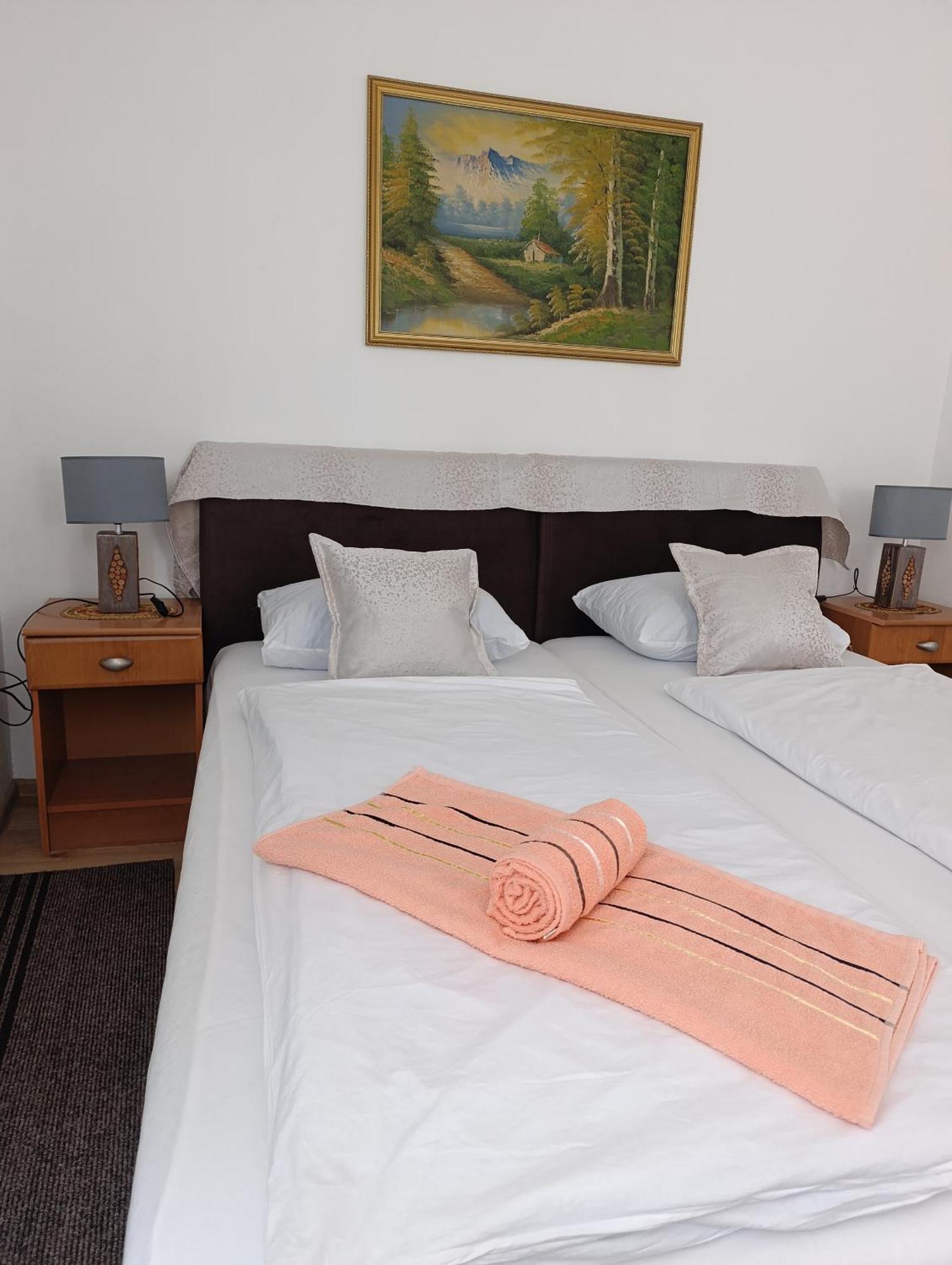 Apartment Safir - Free Parking Сараево Екстериор снимка